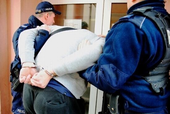 Zdjęcie 4: Cięli nogi ofiary ostrym narzędziem i posypywali solą