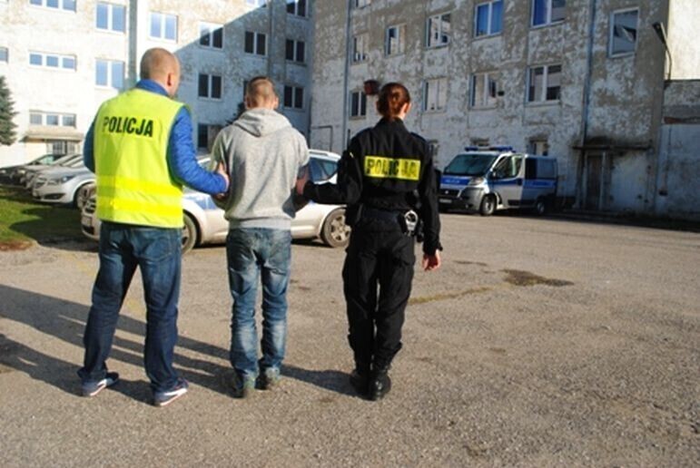 Rozbój na dworcu. 23-letni piotrkowianin napadł na kobietę