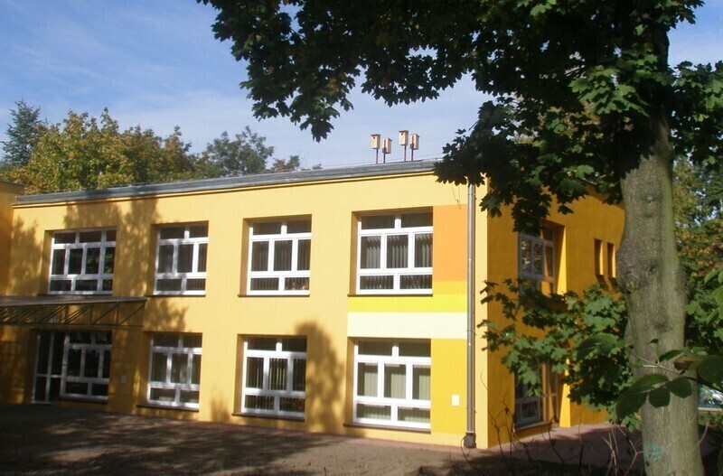 Zdjęcie 4: Budki lęgowe na dachu piotrkowskiego przedszkola 