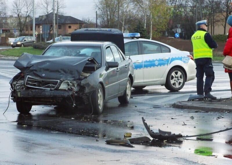 Zdjęcie 3: Stłuczka na rondzie Sulejowskim