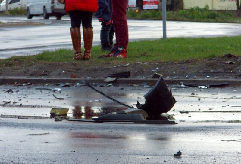 Zdjęcie 6: Stłuczka na rondzie Sulejowskim