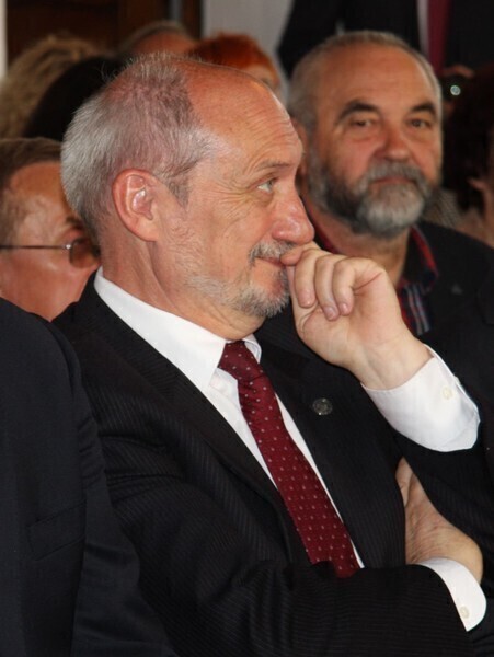 Macierewicz chce przenieść Trybunał Konstytucyjny do Piotrkowa