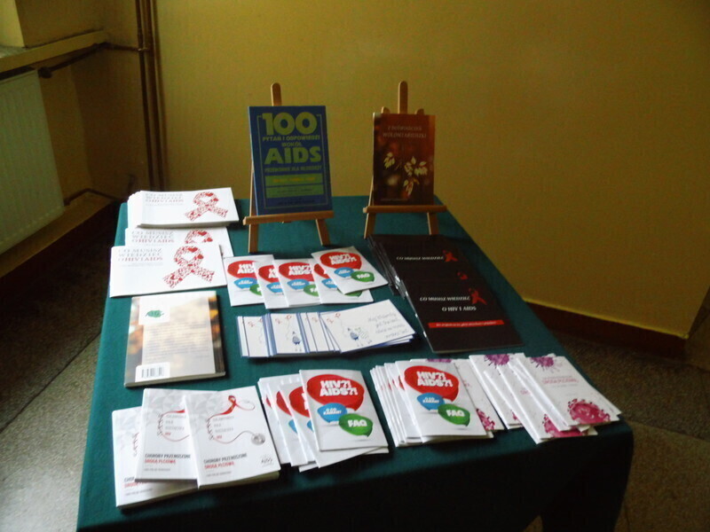 Zdjęcie 10: Moszczenica: obchody Światowego Dnia Walki z AIDS