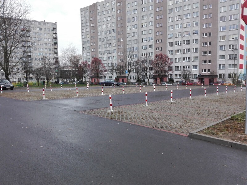 Zdjęcie 2: Parking przy ul. Kobyłeciego świeci pustkami
