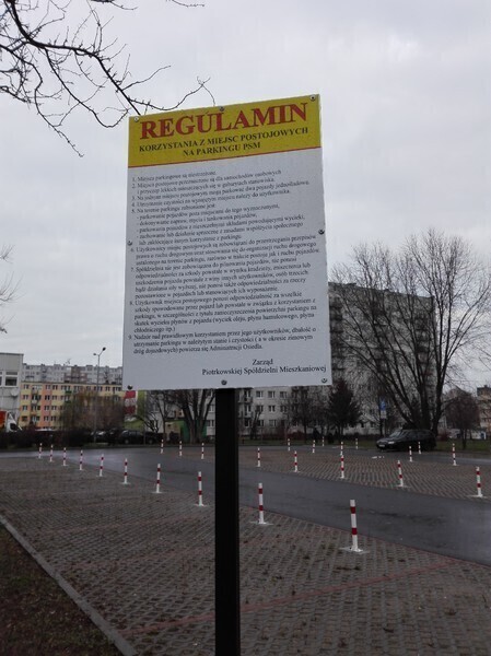 Zdjęcie 3: Parking przy ul. Kobyłeciego świeci pustkami