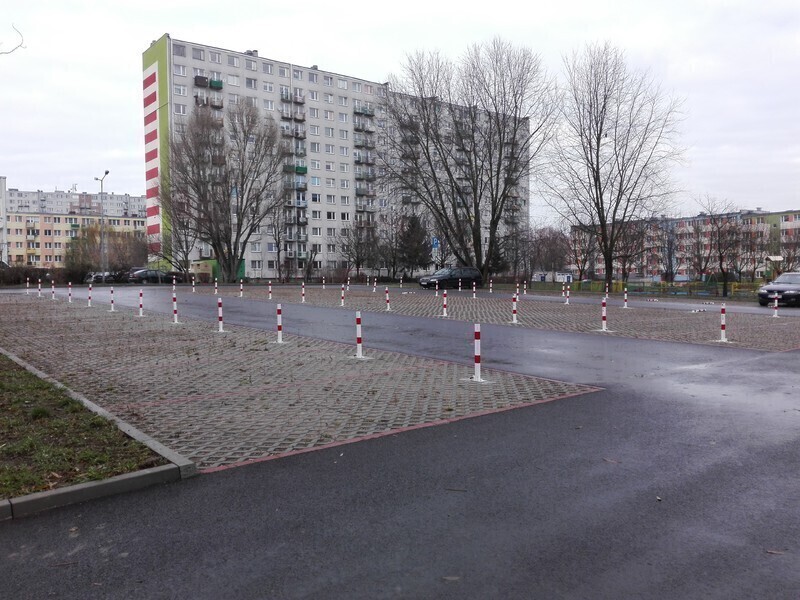 Zdjęcie 4: Parking przy ul. Kobyłeciego świeci pustkami