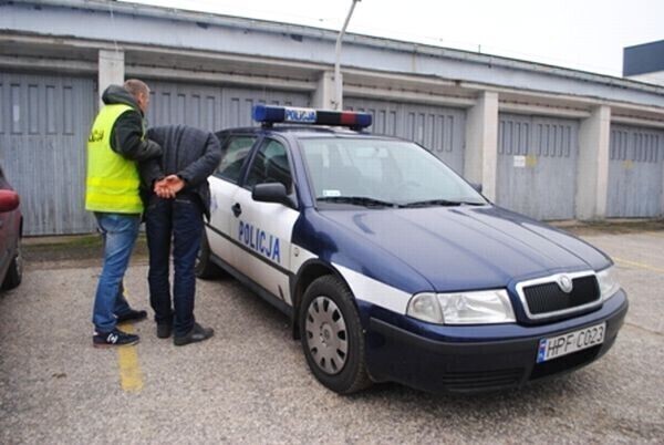 Zdjęcie 1: Napadli na stację paliw w Woli Krzysztoporskiej