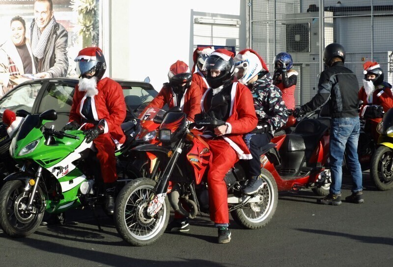 Zdjęcie 2: Mikołaje wsiedli na motocykle 