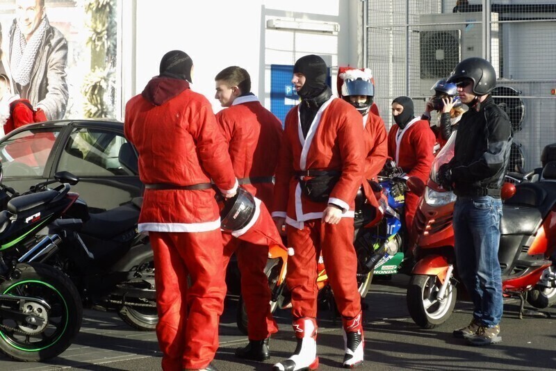 Zdjęcie 3: Mikołaje wsiedli na motocykle 