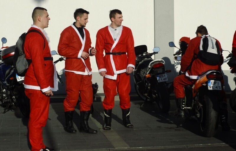 Zdjęcie 4: Mikołaje wsiedli na motocykle 