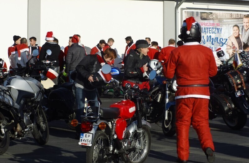 Zdjęcie 7: Mikołaje wsiedli na motocykle 