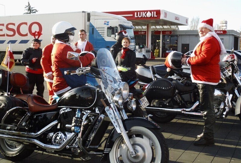 Zdjęcie 8: Mikołaje wsiedli na motocykle 