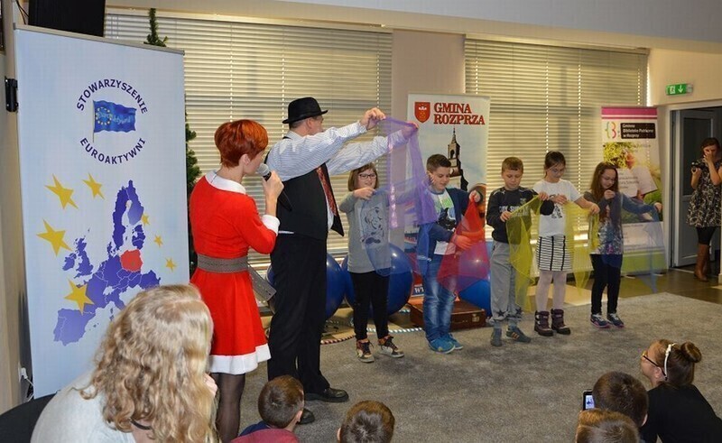 Zdjęcie 3: Akrobacje na kuli i worek prezentów od Mikołaja 