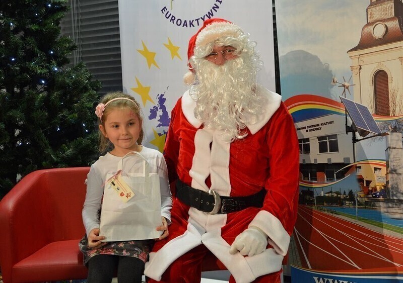 Zdjęcie 5: Akrobacje na kuli i worek prezentów od Mikołaja 