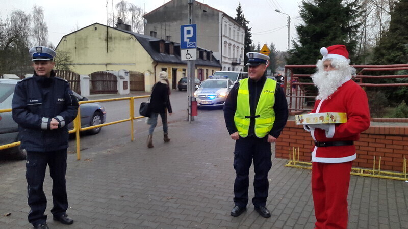 Zdjęcie 2: Mikołaj przypominał o bezpiecznej drodze do szkoły