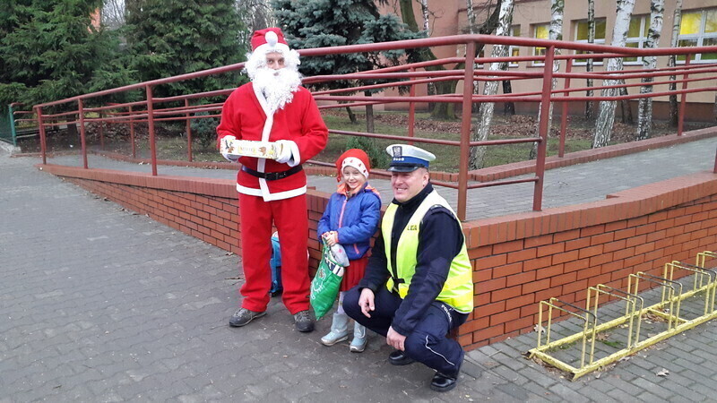 Zdjęcie 4: Mikołaj przypominał o bezpiecznej drodze do szkoły