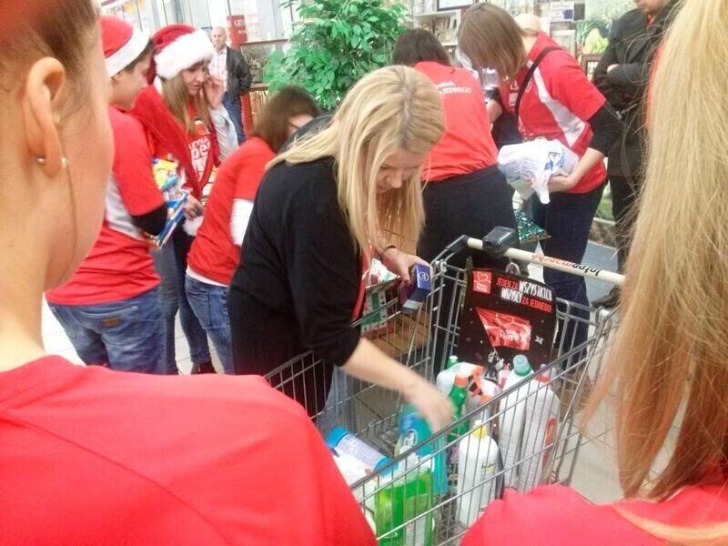 Zdjęcie 1: Piotrkowscy szczypiorniści wsparli Szlachetną Paczkę