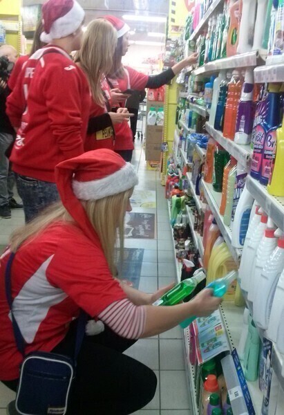 Zdjęcie 2: Piotrkowscy szczypiorniści wsparli Szlachetną Paczkę