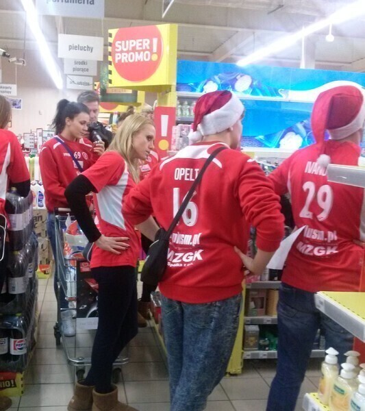 Zdjęcie 6: Piotrkowscy szczypiorniści wsparli Szlachetną Paczkę