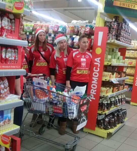 Zdjęcie 7: Piotrkowscy szczypiorniści wsparli Szlachetną Paczkę