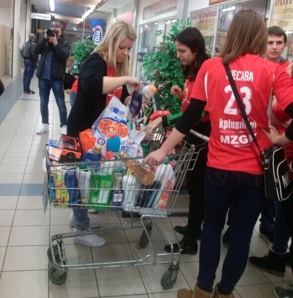 Zdjęcie 12: Piotrkowscy szczypiorniści wsparli Szlachetną Paczkę