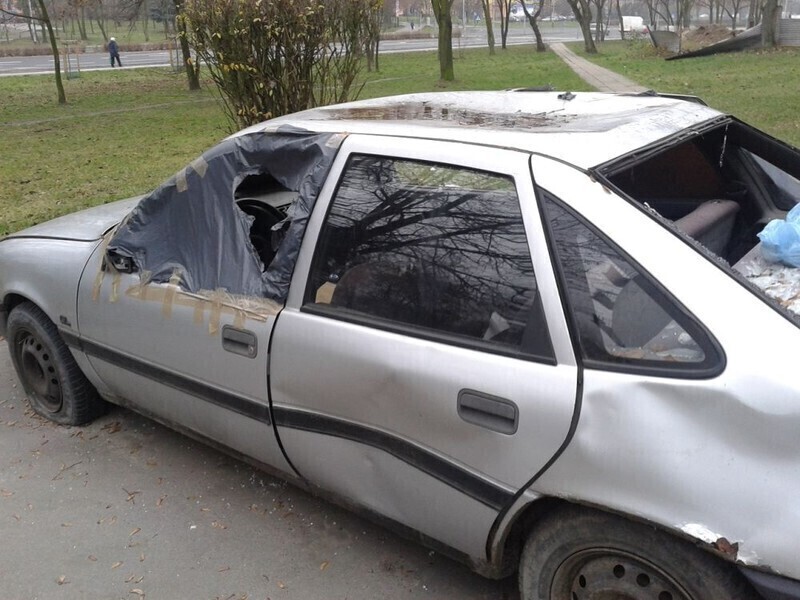 Zdjęcie 4: Kto usunie porzucone auto przy ul. Norwida?