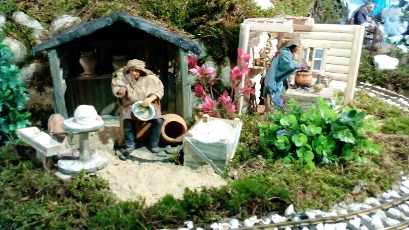 Zdjęcie 7: Bernardyńska szopka prawie gotowa