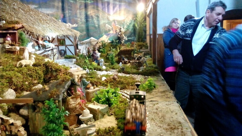Zdjęcie 13: Bernardyńska szopka prawie gotowa