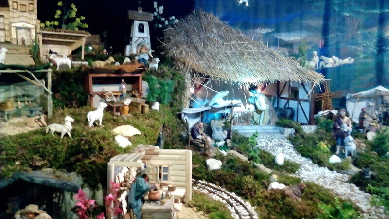 Zdjęcie 14: Bernardyńska szopka prawie gotowa