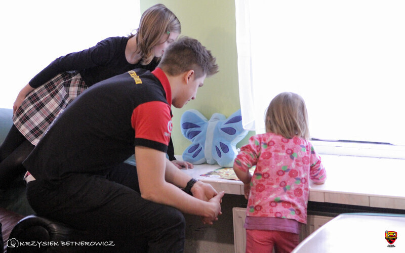 Zdjęcie 5: Sportowcy w roli świętych Mikołajów