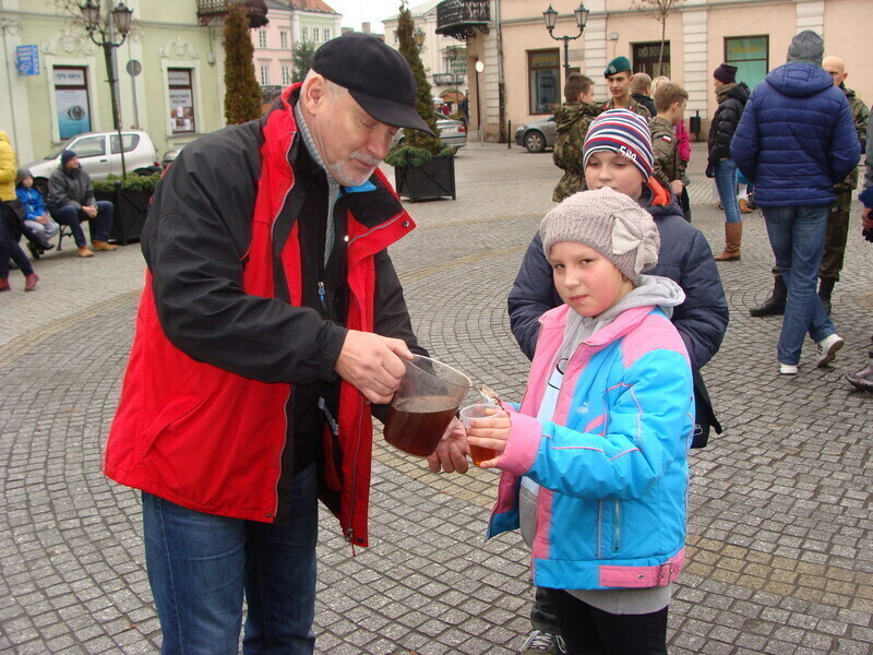 Zdjęcie 17: Świątecznie maszerowali na orientację