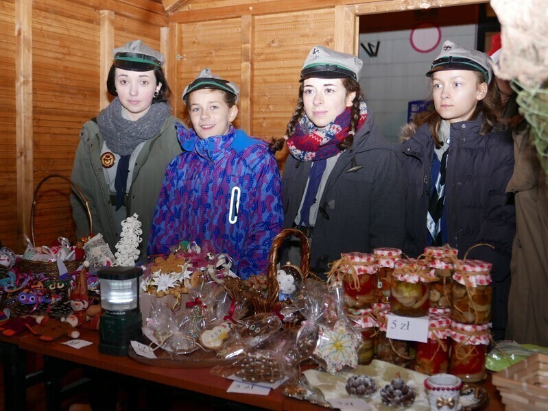 Zdjęcie 3: Bez śniegu, ale świątecznie. Miejska wigilia w Rynku Trybunalskim 