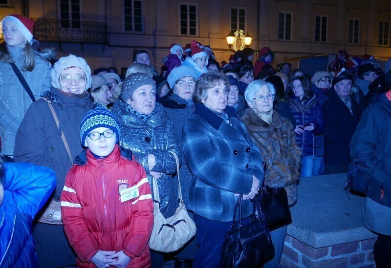 Zdjęcie 4: Bez śniegu, ale świątecznie. Miejska wigilia w Rynku Trybunalskim 