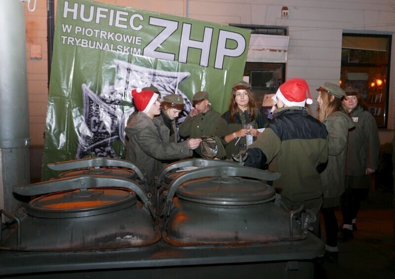 Zdjęcie 12: Bez śniegu, ale świątecznie. Miejska wigilia w Rynku Trybunalskim 