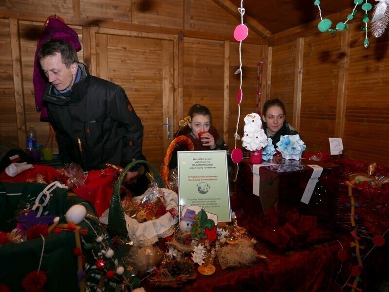 Zdjęcie 15: Bez śniegu, ale świątecznie. Miejska wigilia w Rynku Trybunalskim 