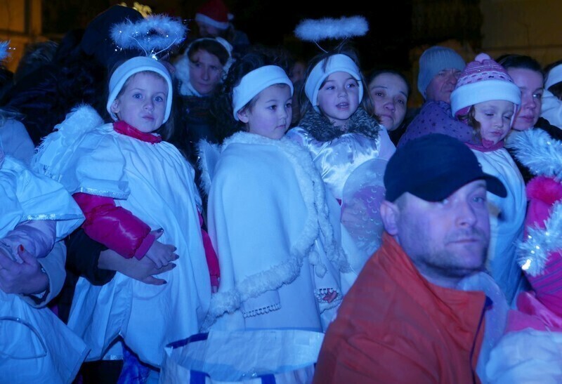 Zdjęcie 20: Bez śniegu, ale świątecznie. Miejska wigilia w Rynku Trybunalskim 