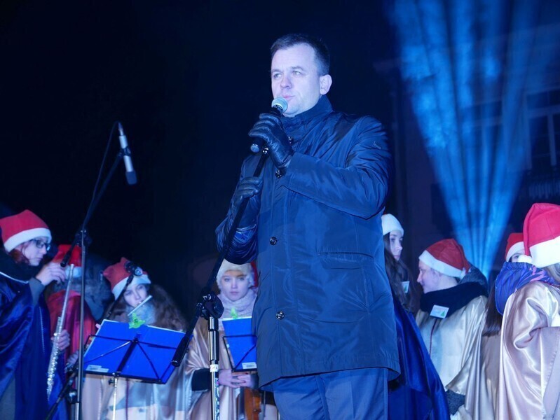 Zdjęcie 29: Bez śniegu, ale świątecznie. Miejska wigilia w Rynku Trybunalskim 