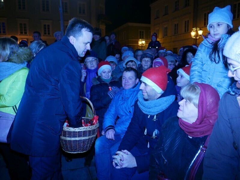 Zdjęcie 33: Bez śniegu, ale świątecznie. Miejska wigilia w Rynku Trybunalskim 