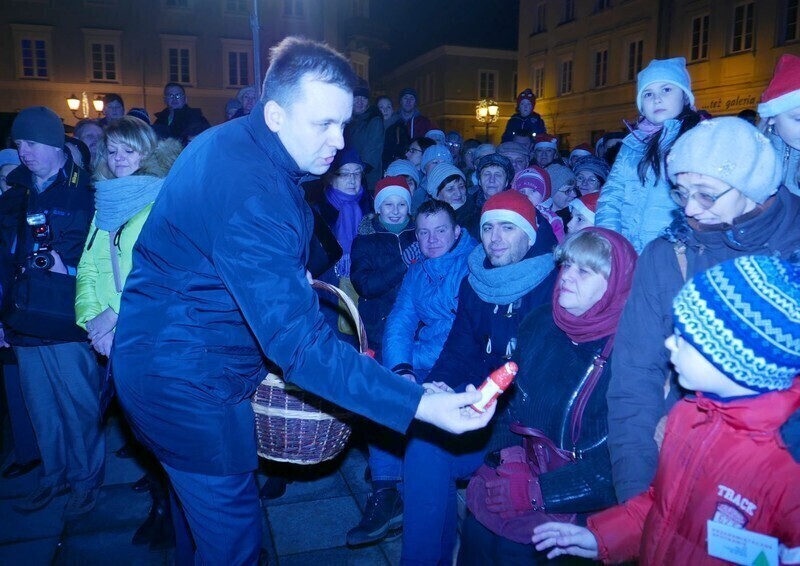 Zdjęcie 35: Bez śniegu, ale świątecznie. Miejska wigilia w Rynku Trybunalskim 