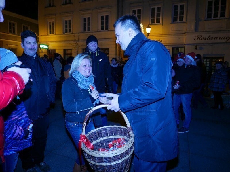 Zdjęcie 39: Bez śniegu, ale świątecznie. Miejska wigilia w Rynku Trybunalskim 