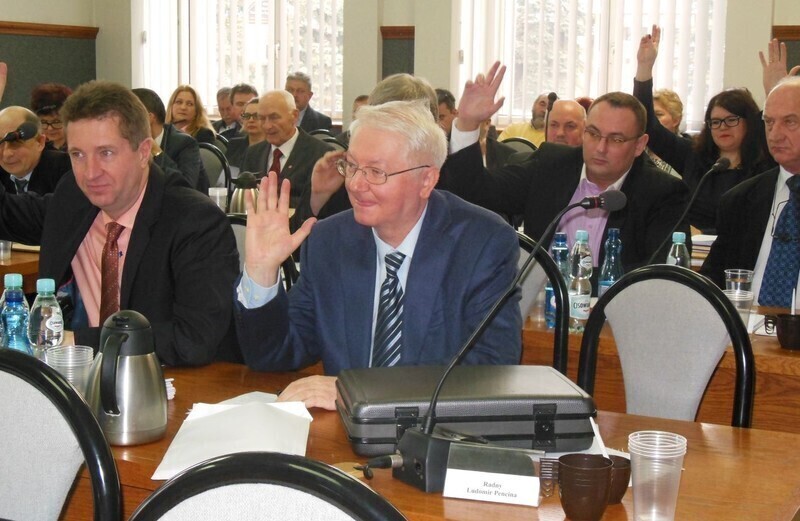 Zdjęcie 2: Awantura na sesji. Polityka zdominowała dyskusję nad budżetem 