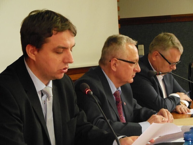 Zdjęcie 8: Awantura na sesji. Polityka zdominowała dyskusję nad budżetem 