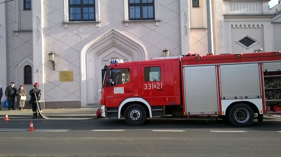 Zdjęcie 1: Pożar w bibliotece 