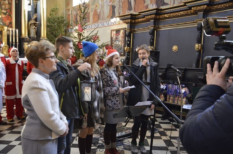 Zdjęcie 3: Blisko 300 dzieci otrzymało świąteczne podarunki