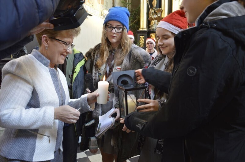 Zdjęcie 5: Blisko 300 dzieci otrzymało świąteczne podarunki