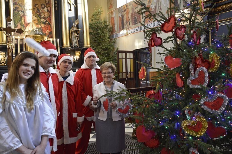 Zdjęcie 7: Blisko 300 dzieci otrzymało świąteczne podarunki