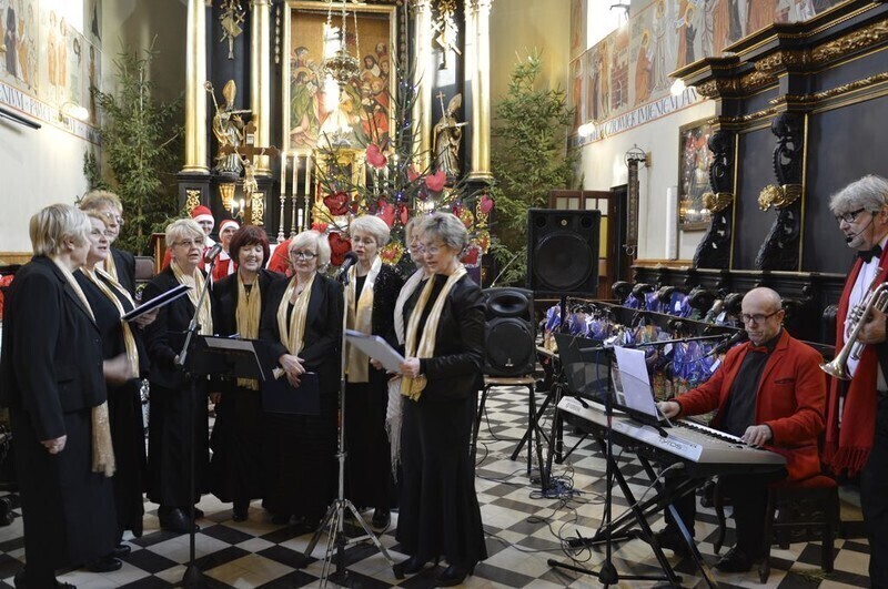 Zdjęcie 9: Blisko 300 dzieci otrzymało świąteczne podarunki