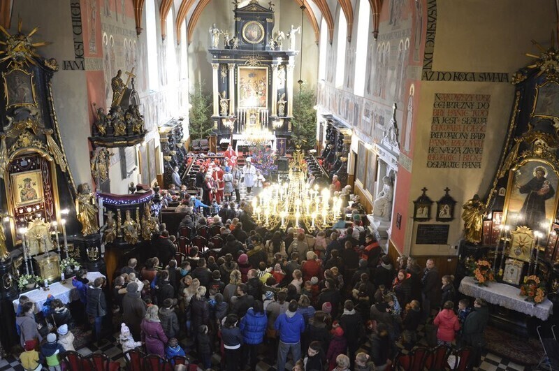 Zdjęcie 11: Blisko 300 dzieci otrzymało świąteczne podarunki