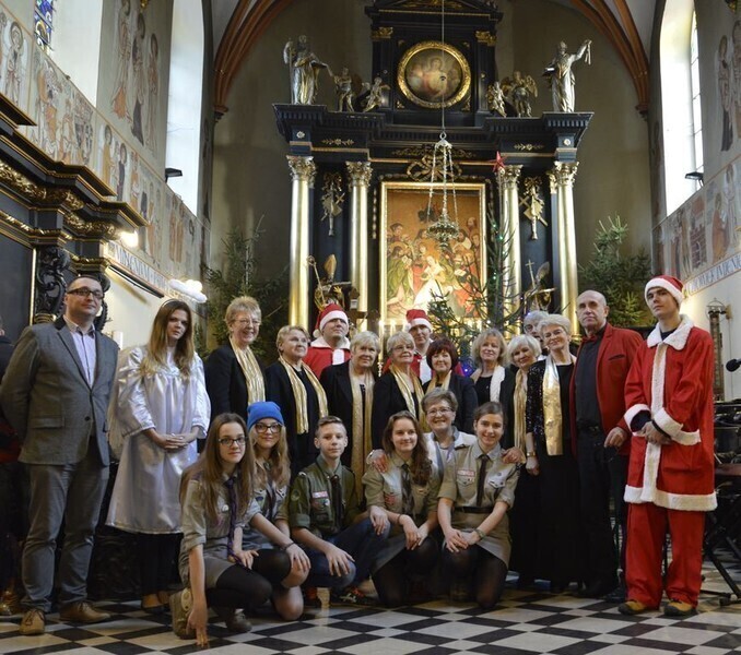 Zdjęcie 17: Blisko 300 dzieci otrzymało świąteczne podarunki