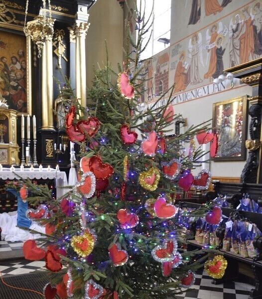 Zdjęcie 18: Blisko 300 dzieci otrzymało świąteczne podarunki